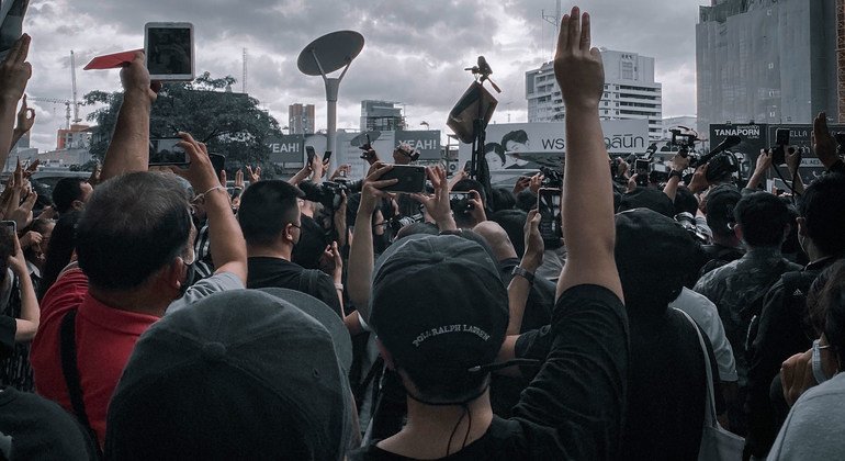 Thailand: UN rights office deeply troubled by treason charges for protestors